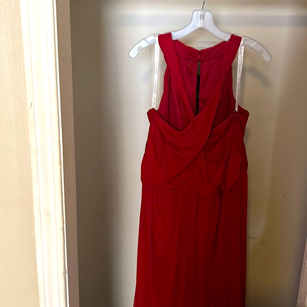 This is one of my bridesmaid dresses out of 3. Selling due to personal matters.